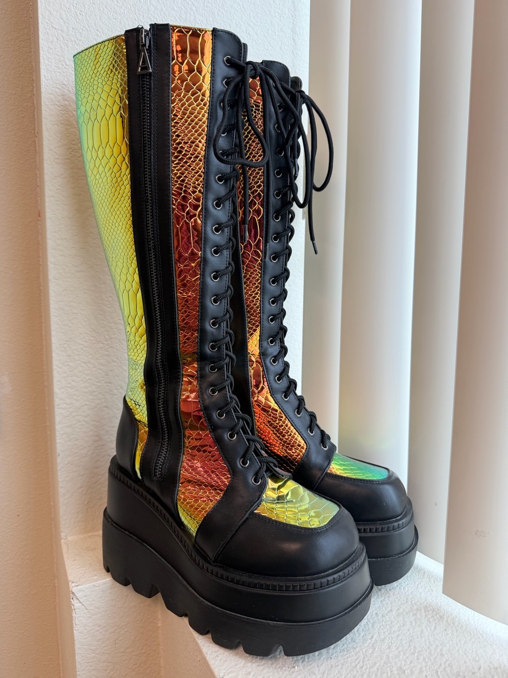 PRE-LOVED LASR Radioactive Hi Platform Boots BLK/8 -SH013